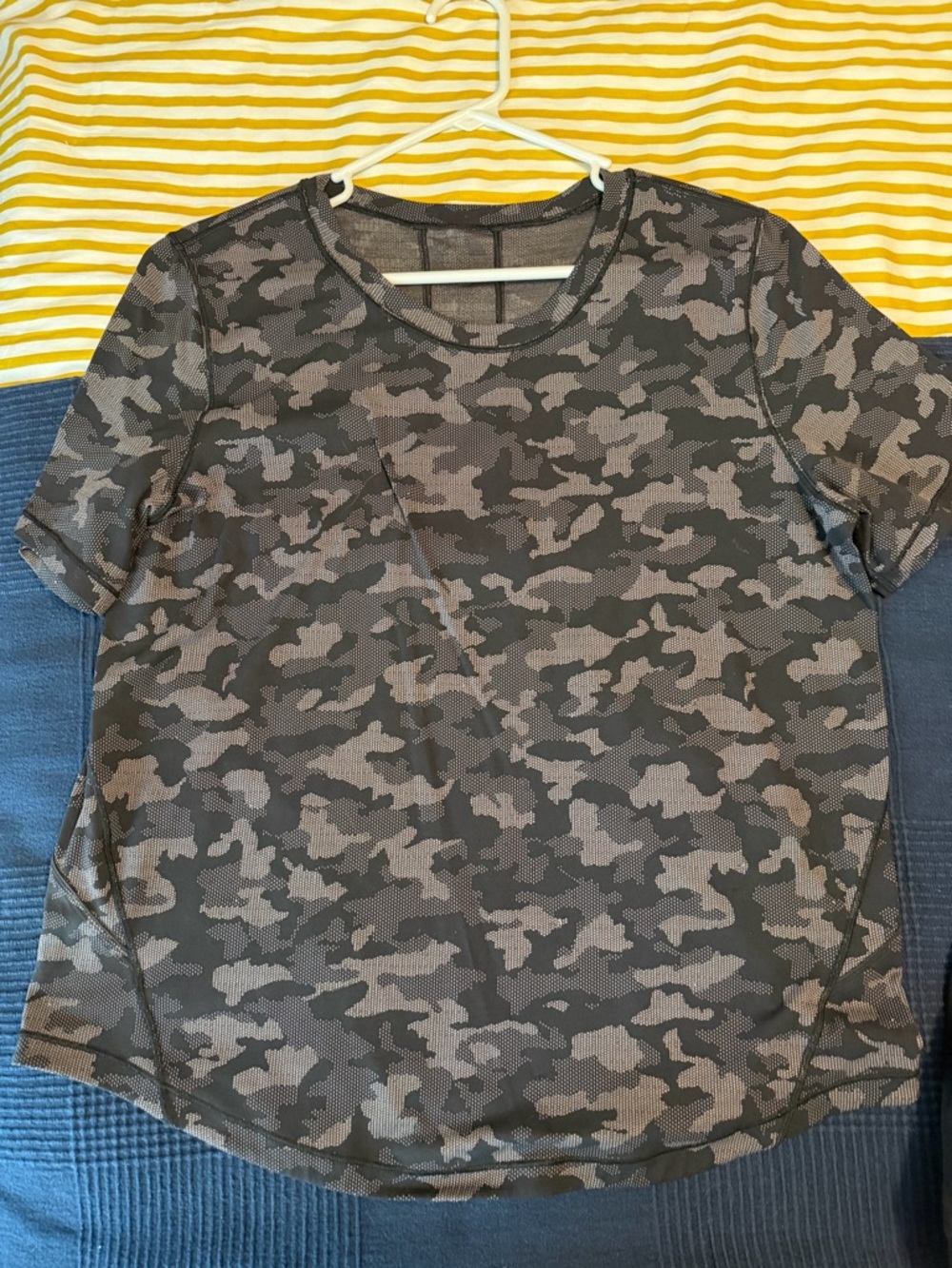 lululemon athletica Short Sleeve Camo Tee in Black and Gray